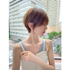 横顔美人くびれショート　似合わせカット　アースカラー
