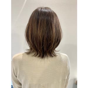 外ハネくびれボブ×ハイライト
