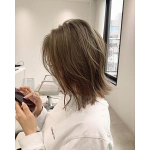 YOKE 切りっぱなし ミディアムボブ シアーベージュ