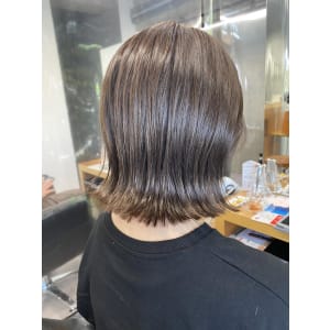 20代30代40代_小顔ミディアム外ハネブランジュ