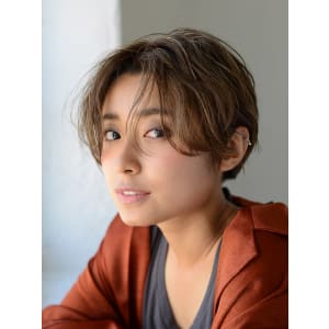 三軒茶屋　ショート　センターパート　丸みショート　カット　