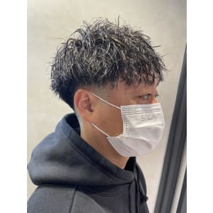 ツイストパーマ　スキンフェード