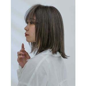 三軒茶屋　レディース　ボブ　ブリーチ　ハイトーン　グレー