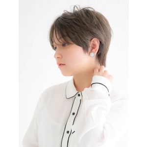 三軒茶屋　ショート　丸みショート　アッシュ　ハイトーン　小顔