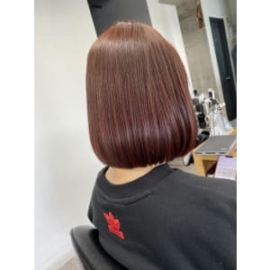 大人可愛い_レッドブラウン_前下がりボブ