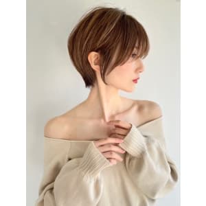 横顔美人くびれショート　似合わせカット　アースカラー