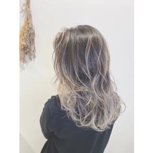 三軒茶屋_レディース_ロング_バレイヤージュ_ブリーチ_小顔