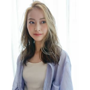 女性らしい、抜け感ベージュ