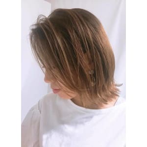 ジグザグバングミディのミニマムボブモードアッシュ