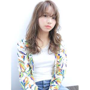あざと可愛いセミウェットラフウェーブ