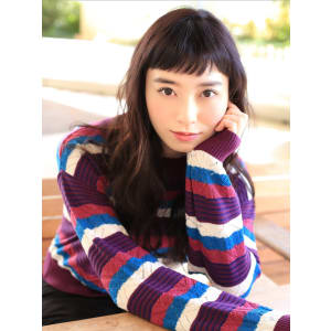 眉上でもクールに決める☆大人ロング