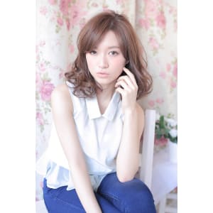 抜け感が大人可愛いひし形フォルム