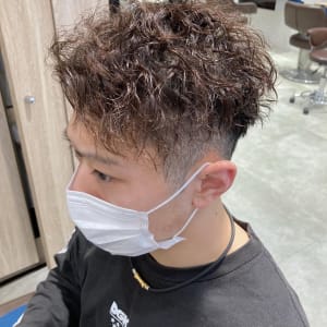 三軒茶屋_メンズ_ツイストパーマ_刈り上げ_ショート_黒髪
