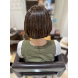 透明感のあるミニボブ