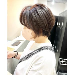 前下りショート☆インナーカラー☆イルミナカラー - Flag Hair 西通り店【フラッグ ヘアー ニシドオリテン】掲載中