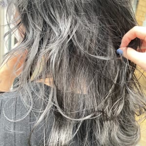 三軒茶屋_グレージュ_ハイトーン_グレー_アッシュ_ロング