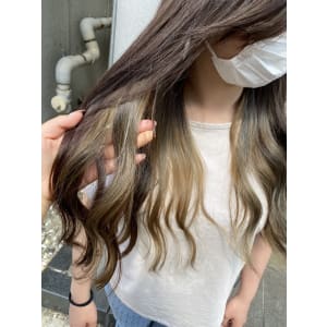 三軒茶屋_レディース_ロング_インナーカラー_ブロンド_小顔 - HAIR & MAKE EARTH 三軒茶屋店【ヘアメイクアース サンゲンヂャヤテン】掲載中