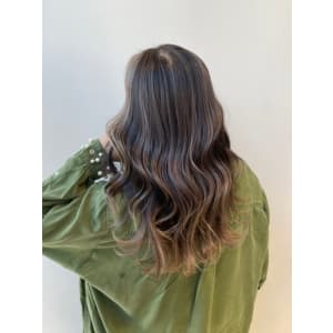 外国人風グラデーション - Ease by amble luxe 北千住【イース バイ アンブル リュクス キタセンジュ】掲載中