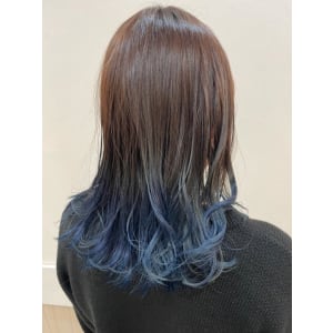 グラデーションカラー×ネイビー
