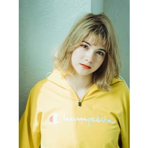 ハイトーンカラーの前下がりボブ