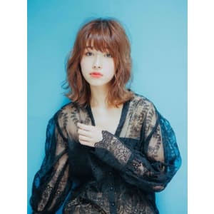 大人かわいい外ハネミディ