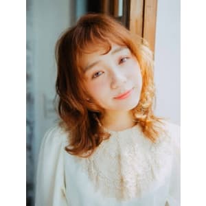 眉上バングにコテ巻きひし形軽ミディ★