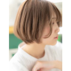 外国人風ハイライトインナーカラーミニボブ　シルキーベージュ