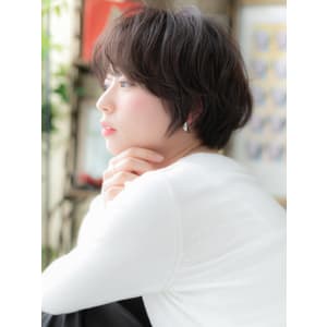 大人かわいいくせ毛風黒髪小顔ボブショート　アッシュブラック