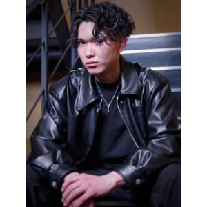 センターパート×スパイラル - 男性専門美容室 growth 天神店【ダンセイセンモンビヨウシツ グロウ テンジンテン】掲載中
