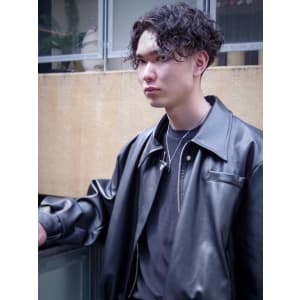 センターパート×スパイラル - 男性専門美容室 growth 天神店【ダンセイセンモンビヨウシツ グロウ テンジンテン】掲載中