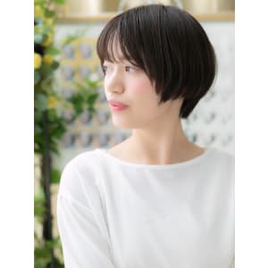 シースルーバング黒髪丸みショート大人ボブ　グレージュカラー