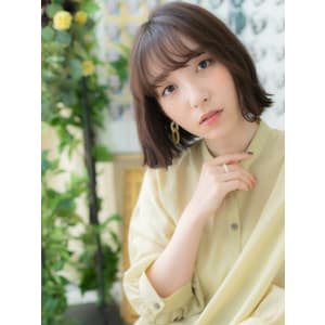 大人かわいいバレイヤージュ切りっぱなしボブ　シースルーバング