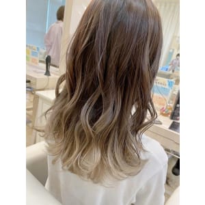 グラデーションカラー【ヘアーメイクアージュ】