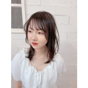 レイヤーカット×ミディアムヘア