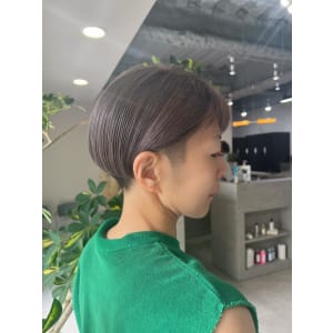 刈り上げ　ショート　ブリーチ
