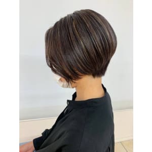前下がり/ショートカット/ハイライト/脱白髪染め/グラデ - QUALIS 上福岡店【クオリスカミフクオカテン】掲載中