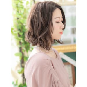 かきあげバング小顔ゆるふわアシンメトリー　シルキーベージュ