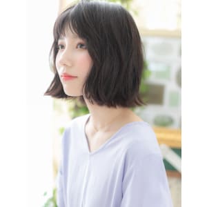 バレイヤージュ大人かわいいくせ毛風小顔ボブ　アッシュブラック