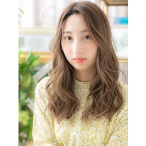 外国人風ハイライト大人巻きセンターパート　アッシュオリーブ