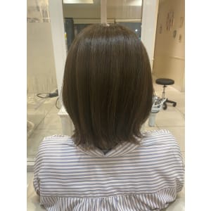 オリーブベージュの外ハネボブ