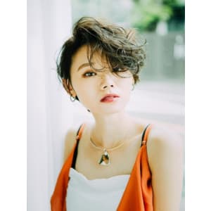 クールな耳掛けショート