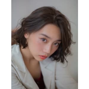ダークグレイッシュな大人綺麗ボブ