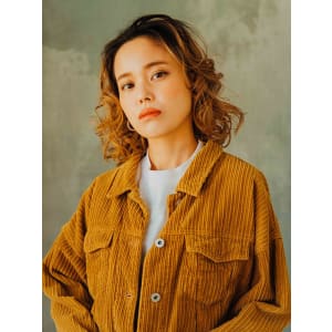 外国人風ミディアムスパイラルカール