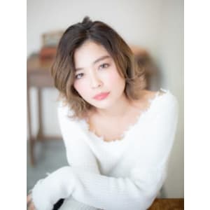 ラフな外ハネレイヤーボブ