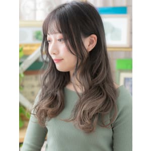 グレーベージュハイライトくせ毛風カール　ブリーチオンカラー