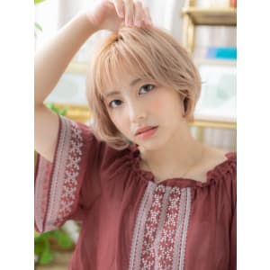 ホワイティアッシュ外国人風くせ毛ショート　ミニボブ