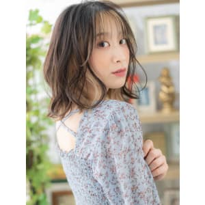 韓国風インナーカラー大人ハイライトロブヘア　ニュアンスカラー