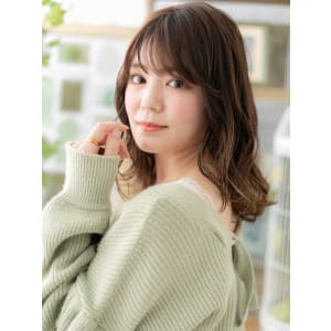 こなれ感ウェットヘアゆるふわエアリーミディ　アッシュオリーブ