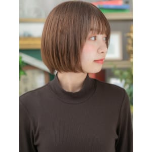 外国人風暖色系カラー小顔切りっぱなしボブ　ミニボブ