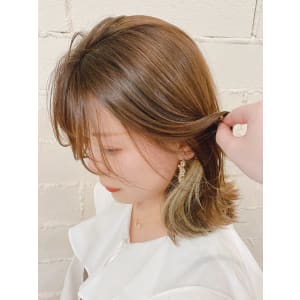 ミディアムレイヤーヘア×インナーカラー